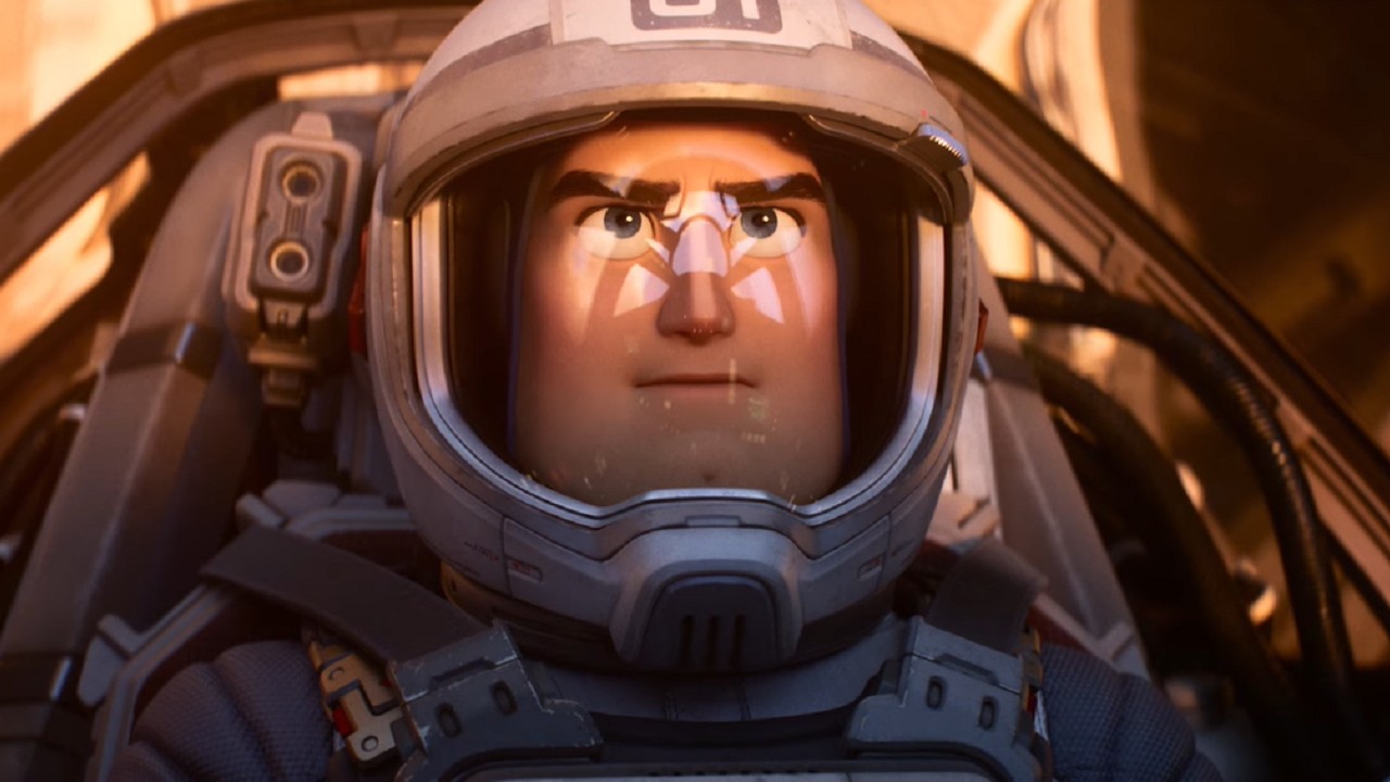 La imagen muestra una escena de la película Lightyear