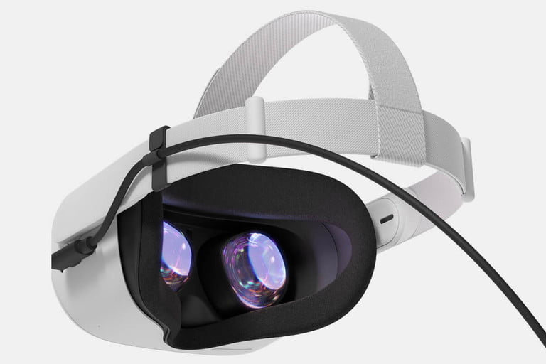 Conectar Oculus Quest 2 con un cable Oculus Link.