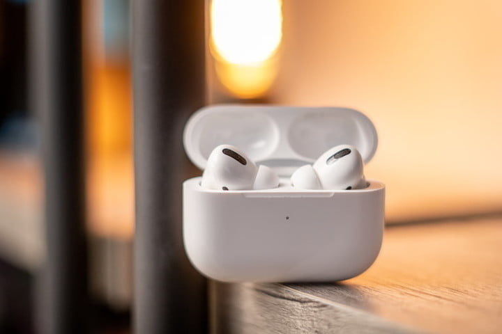 Apple AirPods Pro en su estuche.
