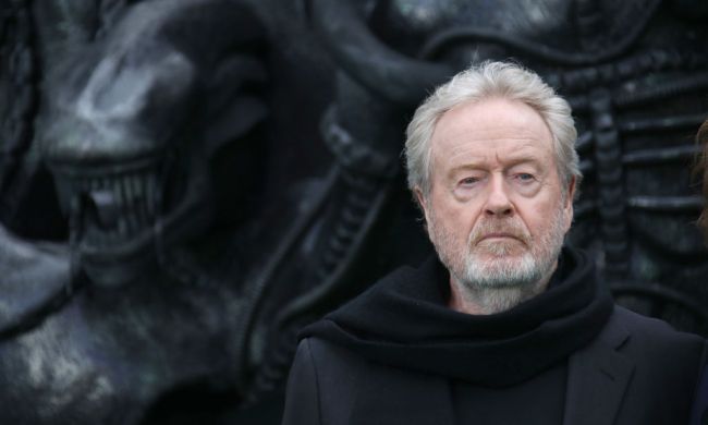 La imagen muestra al director de cine Ridley Scott.