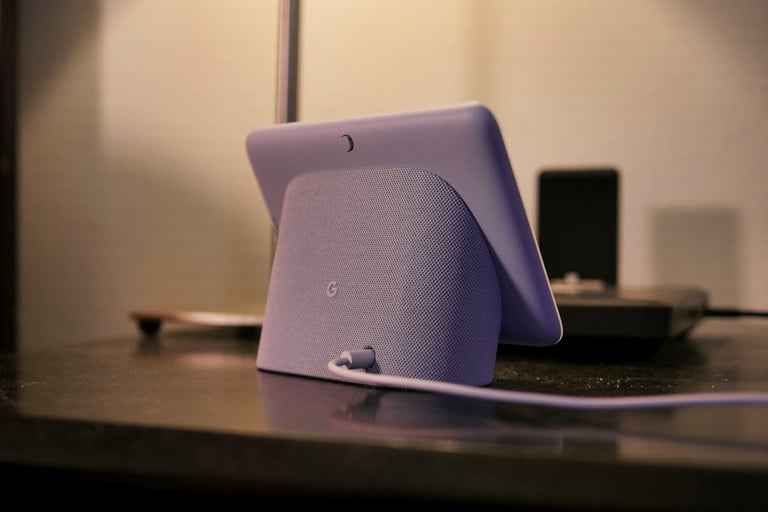 Vista posterior de Google Nest Hub de 2ª generación, para aprender cómo configurar el Google Home.