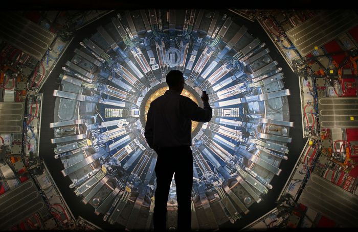 detectan neutrinos gran colisionador hadrones prof peter higgs opens collider exhibition at the science museum