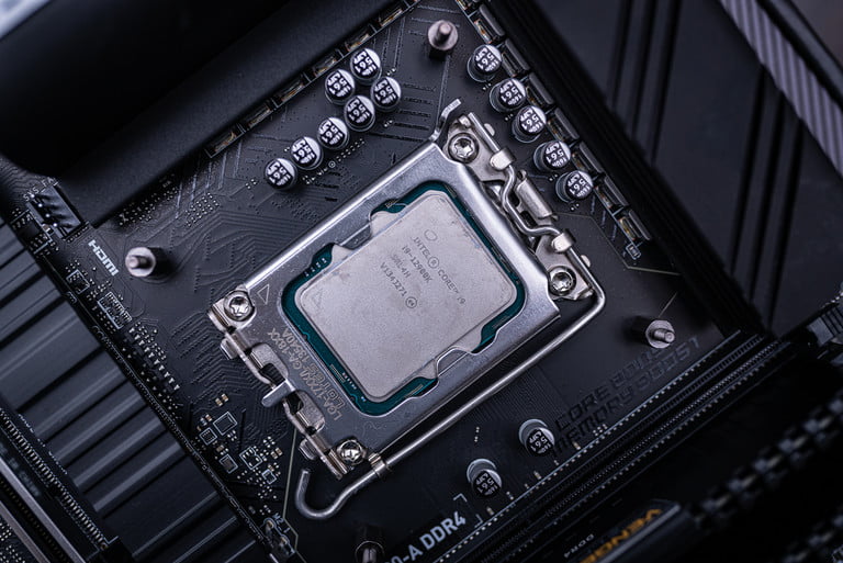 Intel Core i9-12900K en una placa base.