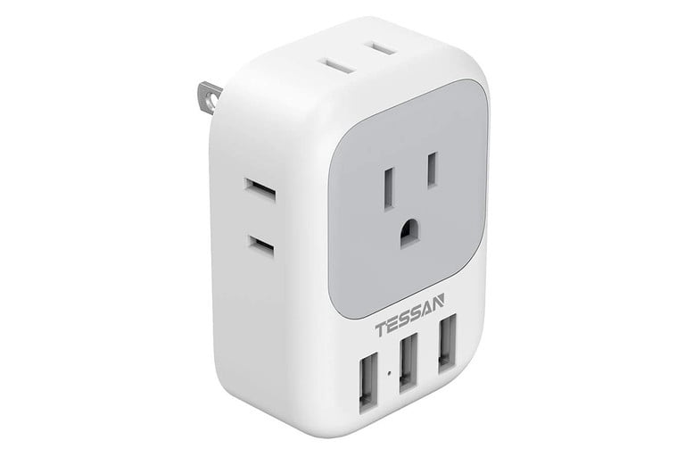 Extensor de salida Tessan con tres puertos USB, versión de dos clavijas