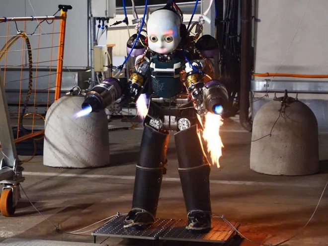 italianos robot humanoide mochila propulsora