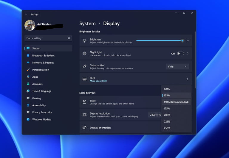 Cambiar la escala de visualización en Windows 11 en configuraciones de laptop con Windows.