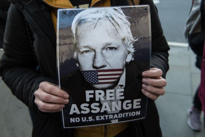 tribunal autoriza extradicion julian assange ee uu