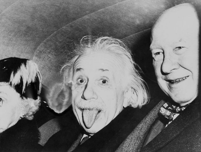 teoria relatividad einstein supera prueba 16 anos instituto max planck albert sticking out his tongue