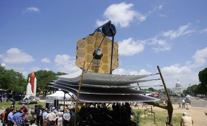 Una recreación a escala completa del telescopio espacial James Webb