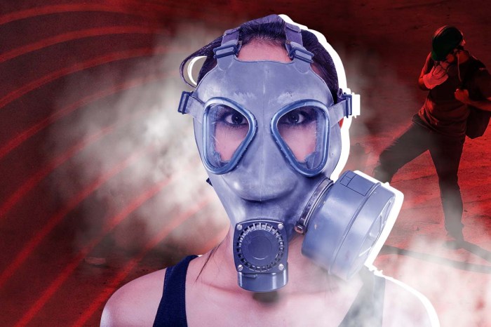 Una mujer con una máscara de gas.