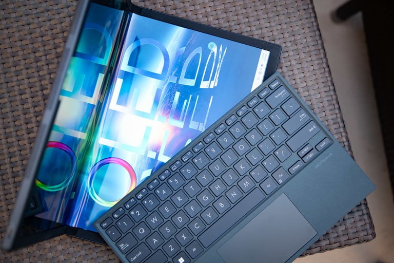 asus zenbook 17 fold ces 2022 2