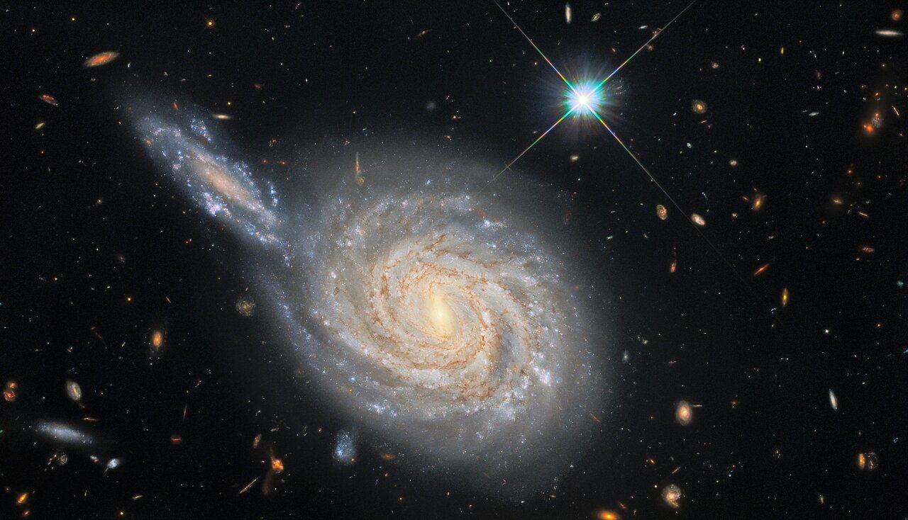 Galaxia espiral NGC 105 capturada por el telescopio Hubble