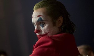 Joaquin Phoenix es Arthur Fleck en una escena de Joker(2019).