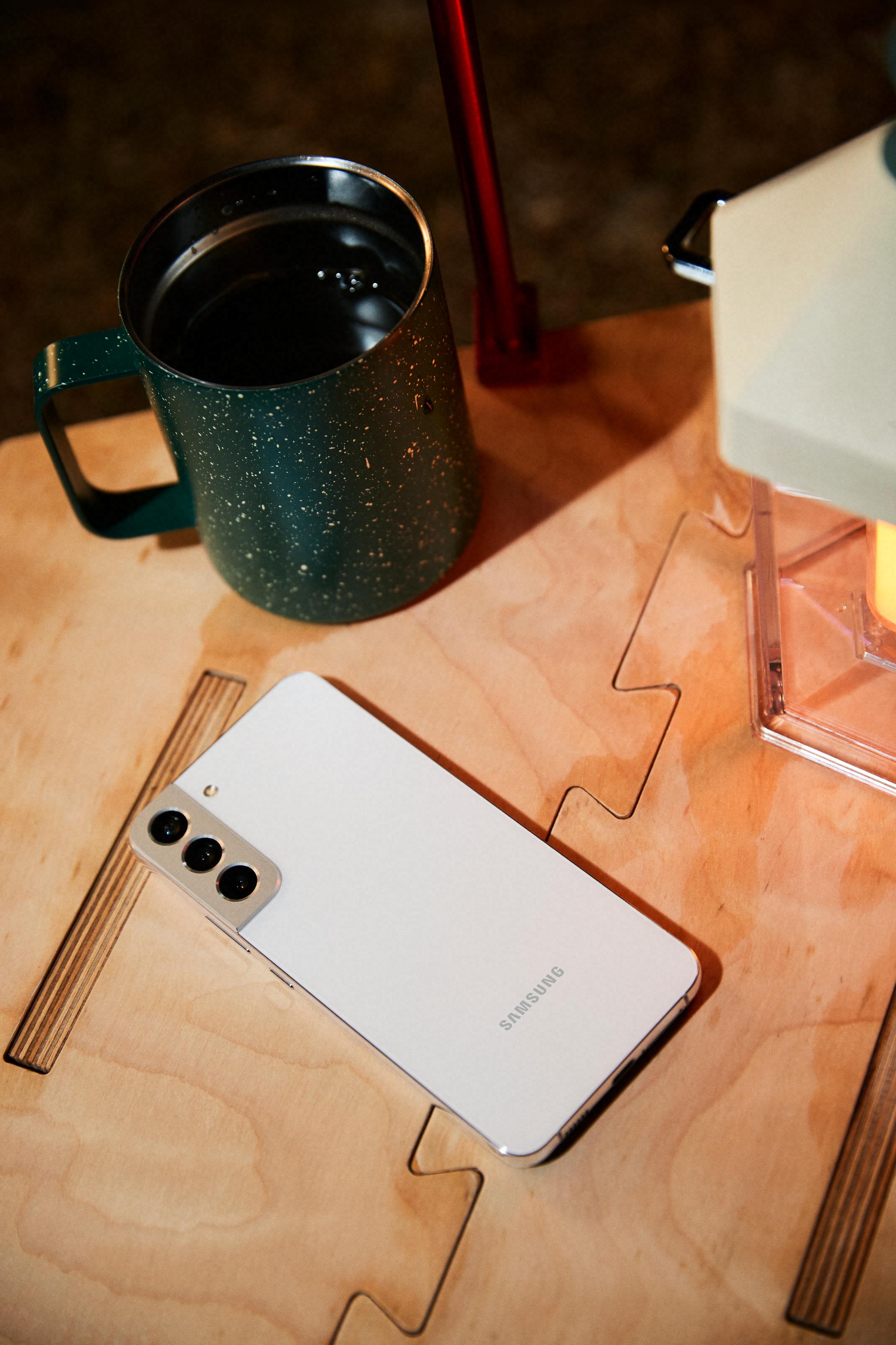 unpacked 2022 todo lo que conocimos 1 05 galaxy s22 plus back5 phantom white design li