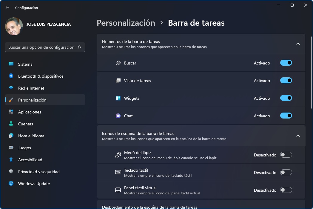 Menú de la barra de tareas en la aplicación de configuración de Windows 11.