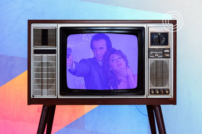 La película de 1984 Runaway siendo reproducida en un televisor antiguo.