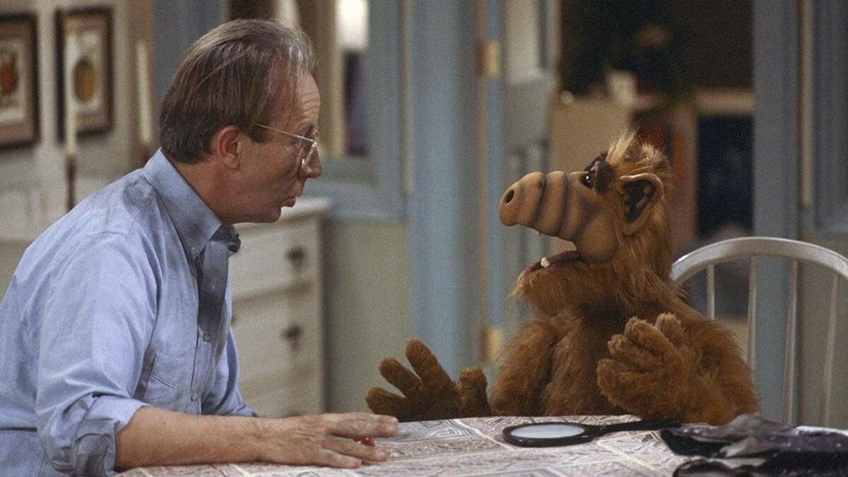 Una escena de la popular comedia ALF.