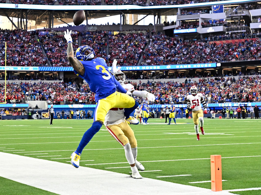 La imagen muestra al equipo Los Angeles Rams de la NFL.
