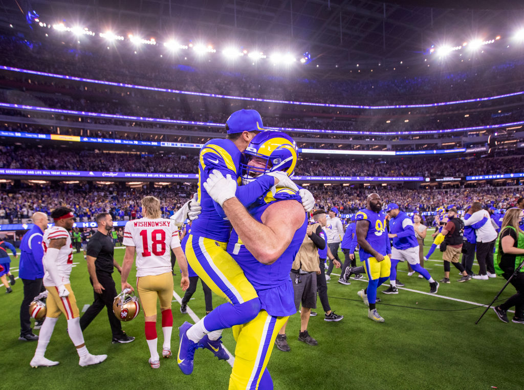 La imagen muestra al equipo Los Angeles Rams de la NFL.