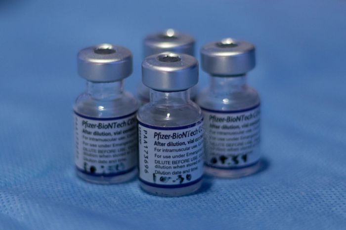 Un estudio realizado en EE.UU. dice que la efectividad de la tercera dosis de la vacuna de Pfizer se mantiene en un nivel más alto que el esquema de dos dosis.