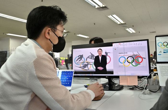 Yoon Suk-yeol, uno de los candidatos que busca la Presidencia de Corea del Sur en las elecciones del 9 de marzo, hace campaña usando un avatar deepfake.