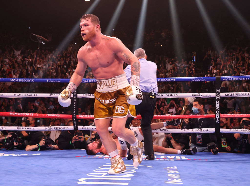 Canelo Álvarez durante su última pelea ante Caleb Plant.