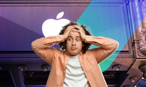 Una persona sorprendida sobre el logo de Apple.