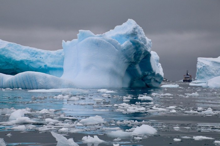 Gigantesca masa de hielo se desprendió de la Península Antártica