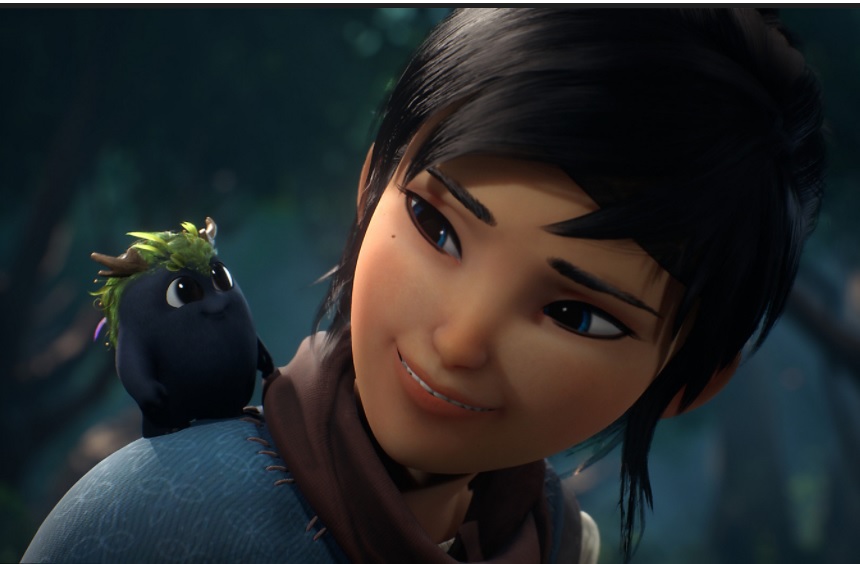 La heroina principal de Kena: Bridge of Spirits con su mascota al hombro.