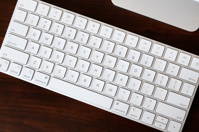 Un teclado de Mac visto desde arriba.