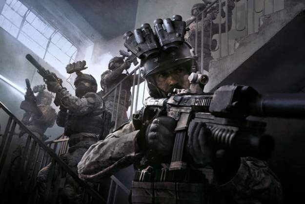 Soldados infiltrados en un edificio en Modern Warfare.