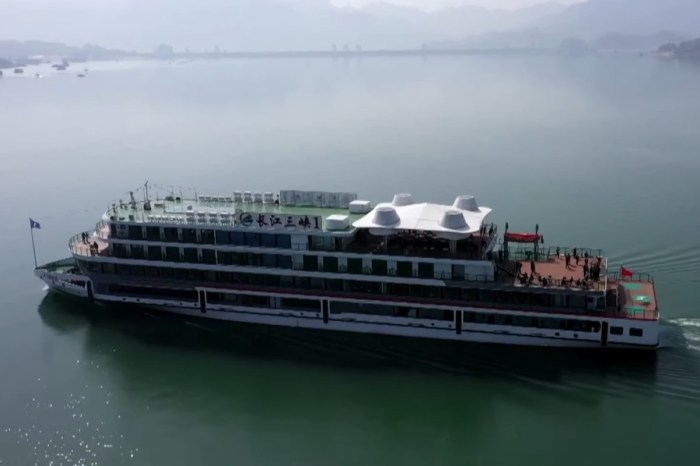 China exhibe el crucero eléctrico más grande del mundo