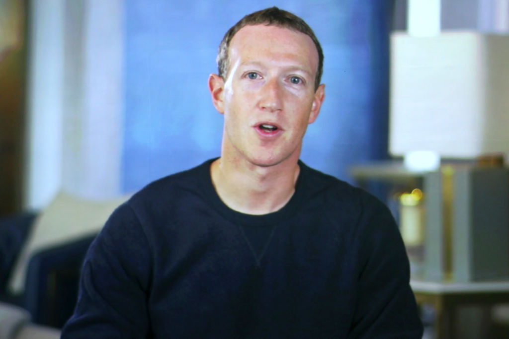 Mark Zuckerberg hablando