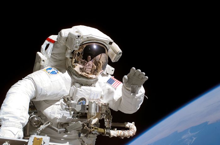 ia permite guantes astronautas mas seguros astronauta