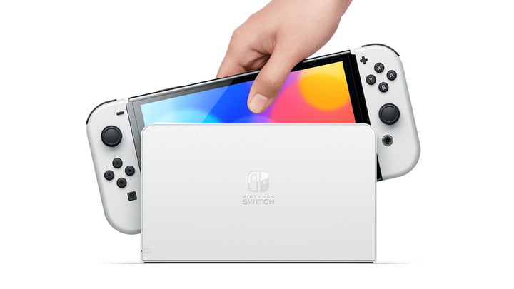 Consola Nintendo Switch OLED con su estación fija.