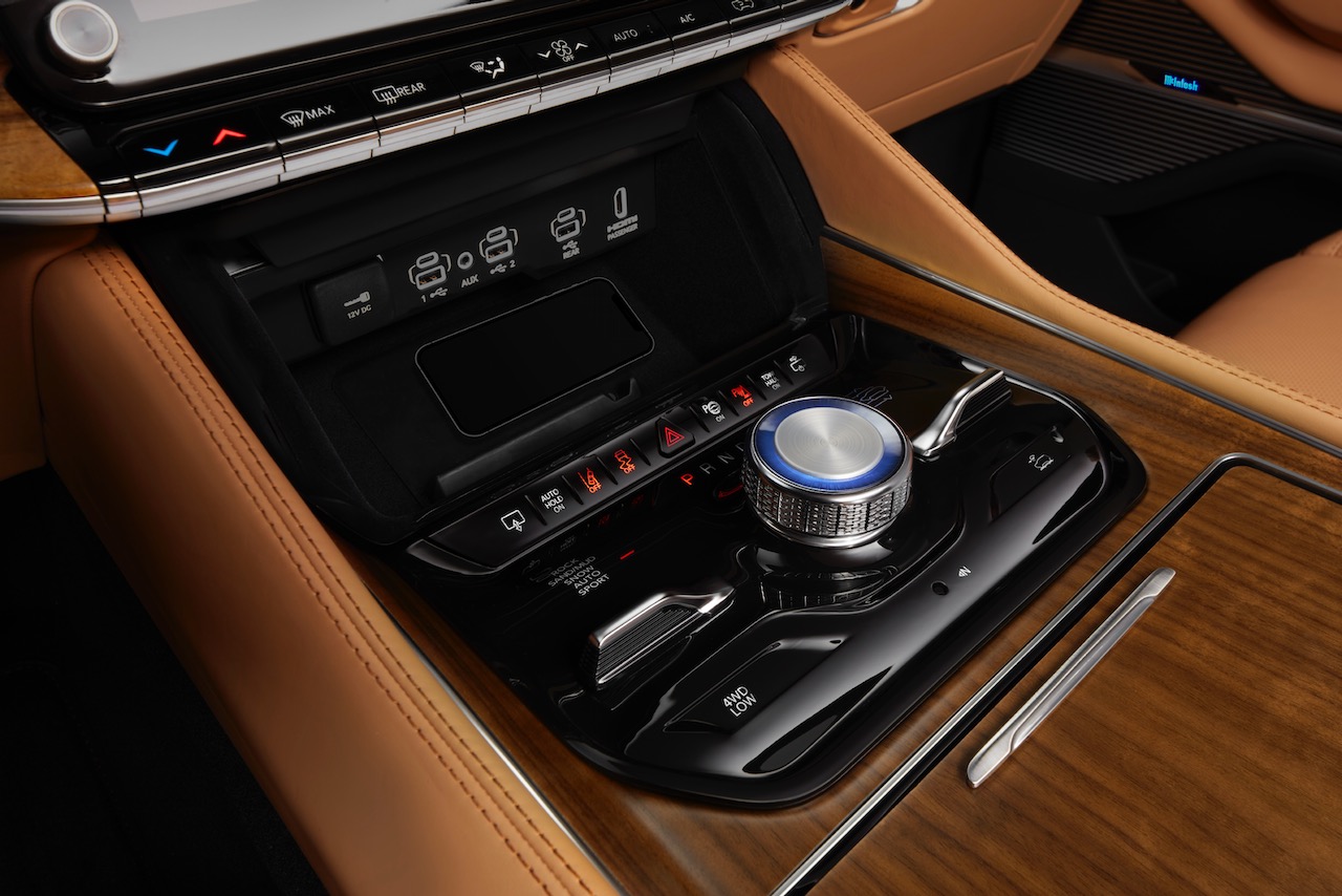 jeep grand wagoneer l nueva york 2023 front bin features enhanced functionality for row passengers with an available wireless