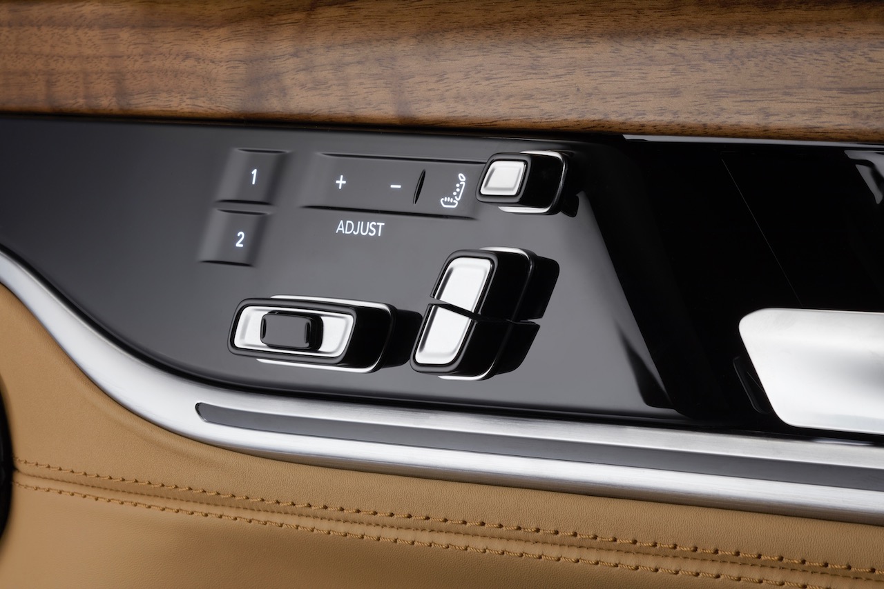 jeep grand wagoneer l nueva york 2023 features configurable controls  including standard seat back massage for personalized c