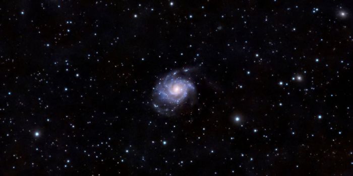 cumulo galaxia osa mayor deforma espacio tiempo dobla luz