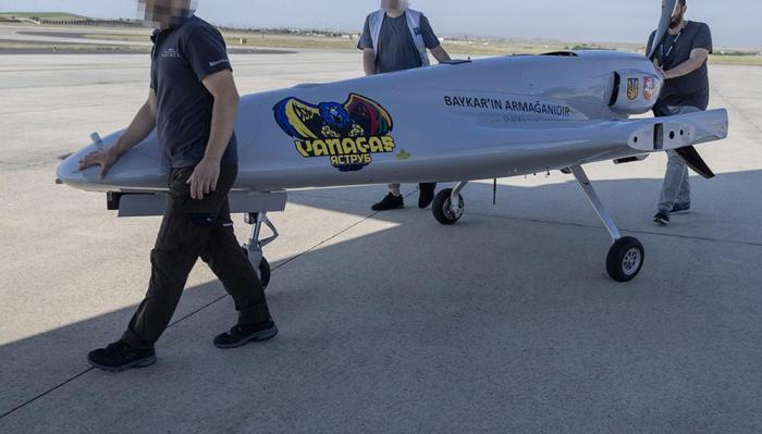 lituania fabrica dron guerra hecho por turquia para ucrania el bayraktar tb2