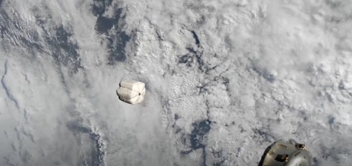 estacion espacial internacional escupe basura tierra iss