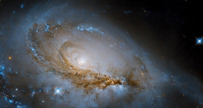 hubble galaxia espiral corazon brillante ngc 1961