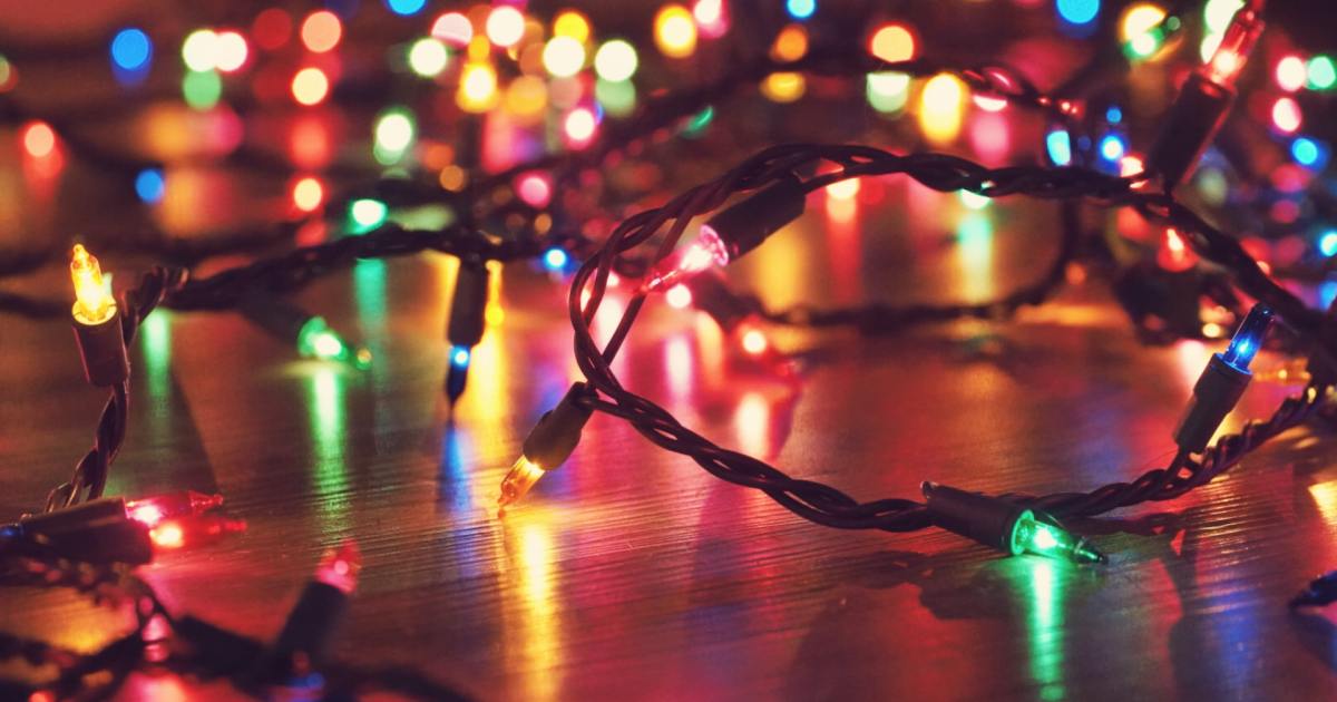 Science explains why Christmas lights are always tangled