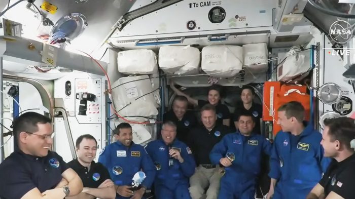 astronautas spacex crew 6 llegan sanos y salvos a la estacion espacial blog greeting 1024x576