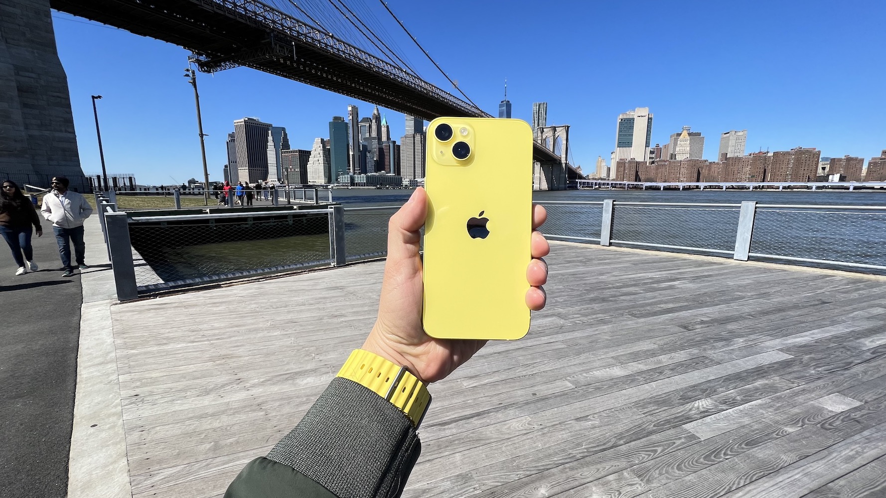 Nuevos iPhone 14: Apple renueva su teléfono con un llamativo color amarillo