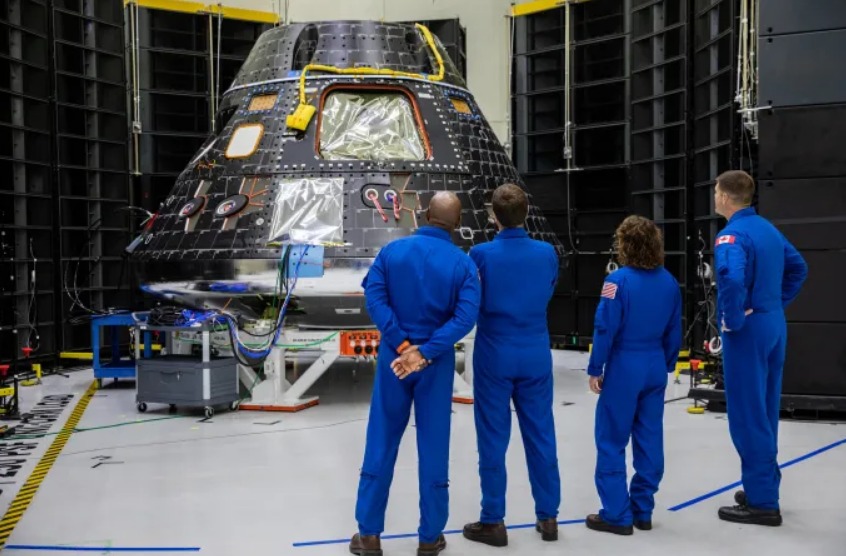 astronautas primer encuentro nave orion luna tripulaci  n artemis ii