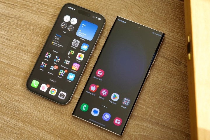 Galaxy S23 Ultra y iPhone 14 Pro.