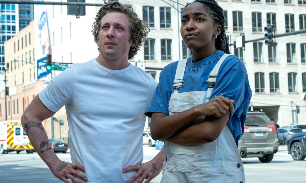 Jeremy Allen White y Ayo Edebiri en El oso (2022) – Las mejores series en Star Plus