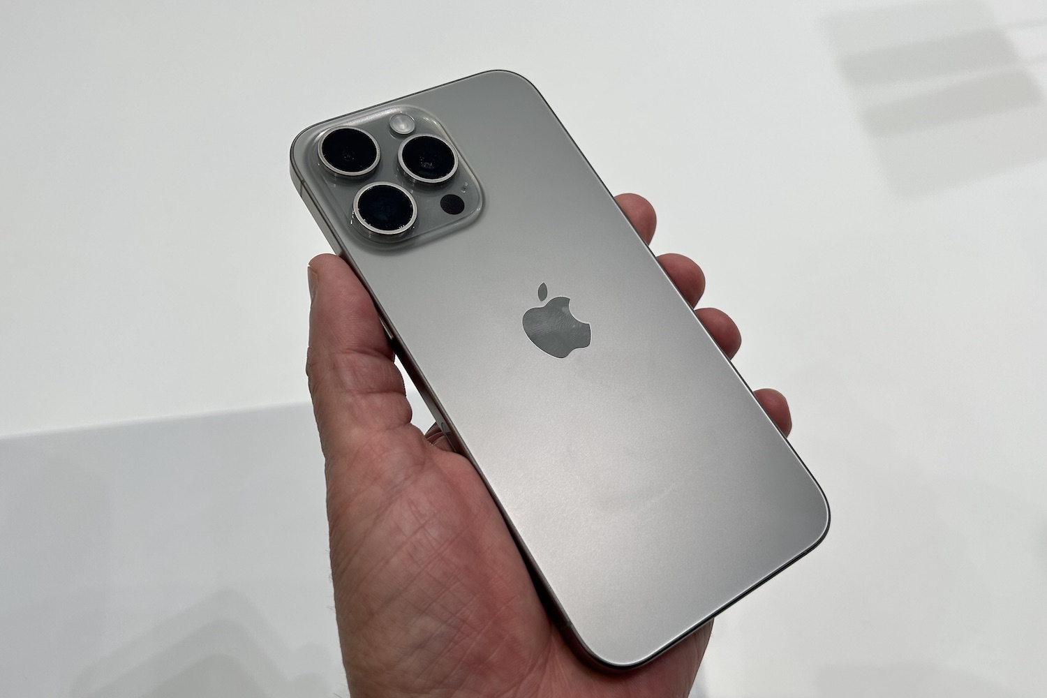 iPhone 15 Pro MAX 1 MES de USO: review y EXPERIENCIA ✓ PROS Y