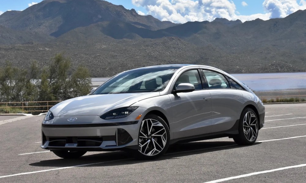 Tesla Model 3 vs. Hyundai Ioniq 6: ¿qué sedán eléctrico es mejor?