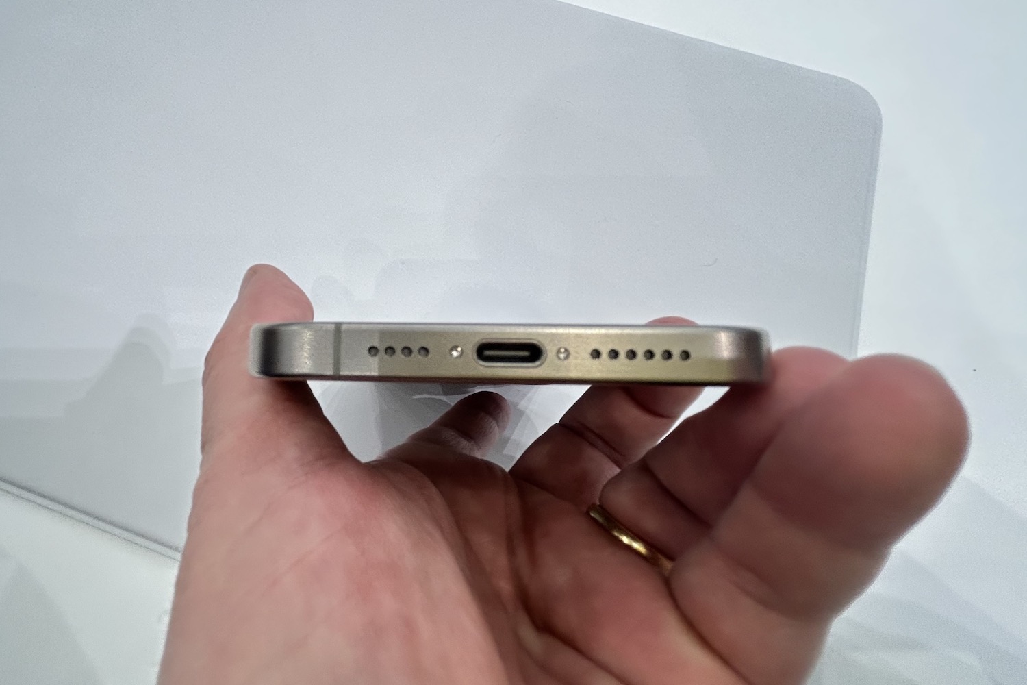 Los iPhone 15 tendrán USB-C, pero el de los 'no Pro' será muy